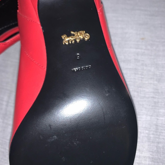 Women’s red kitten heels - Picture 2 of 3